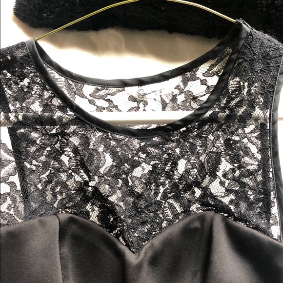 Dress - Picture 4 of 4